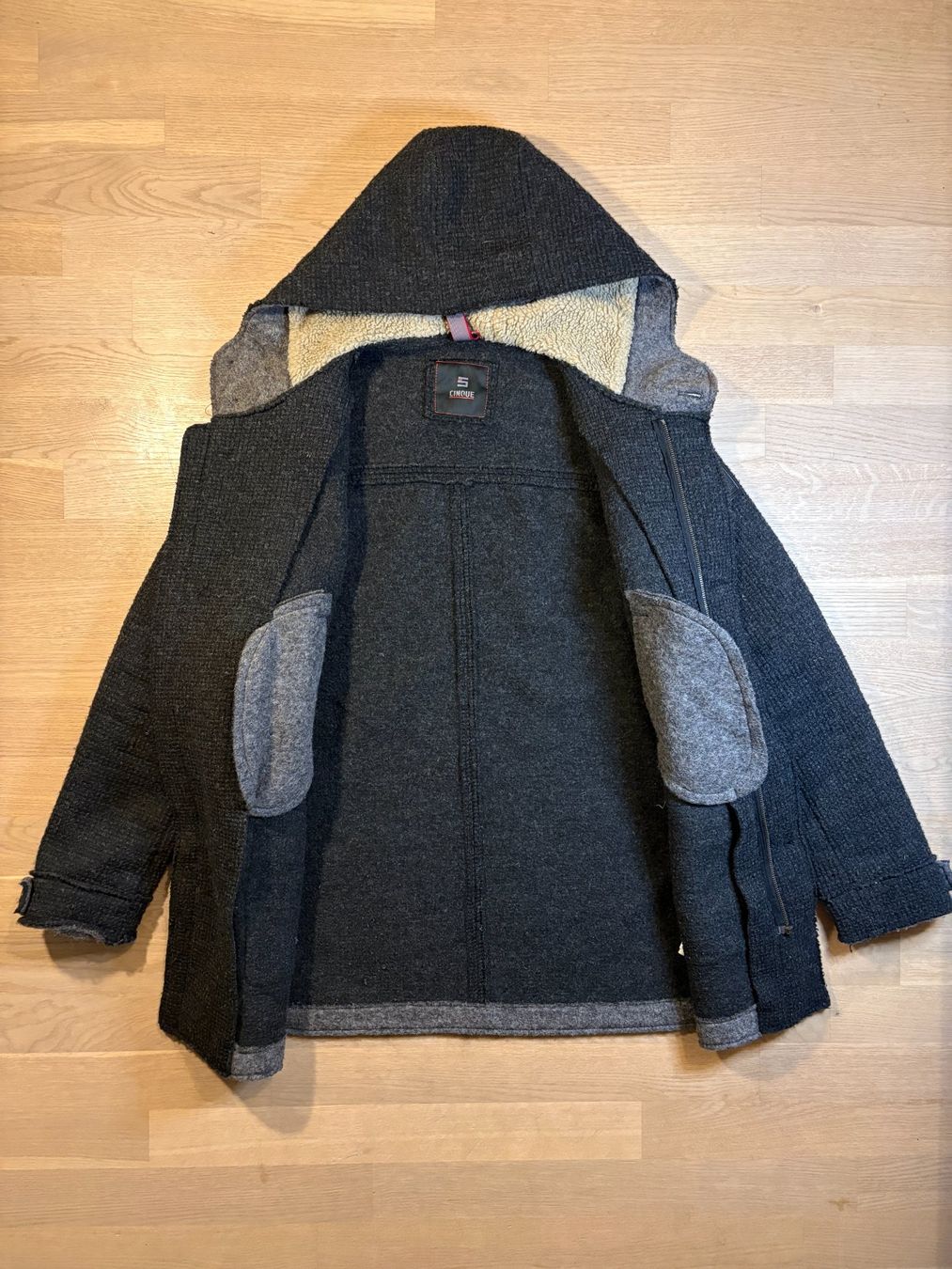 Cinque Giacche: Warme CINQUE Winterjacke mit Kapuze – Usato da Elgg venduto da Jo_Naj 2