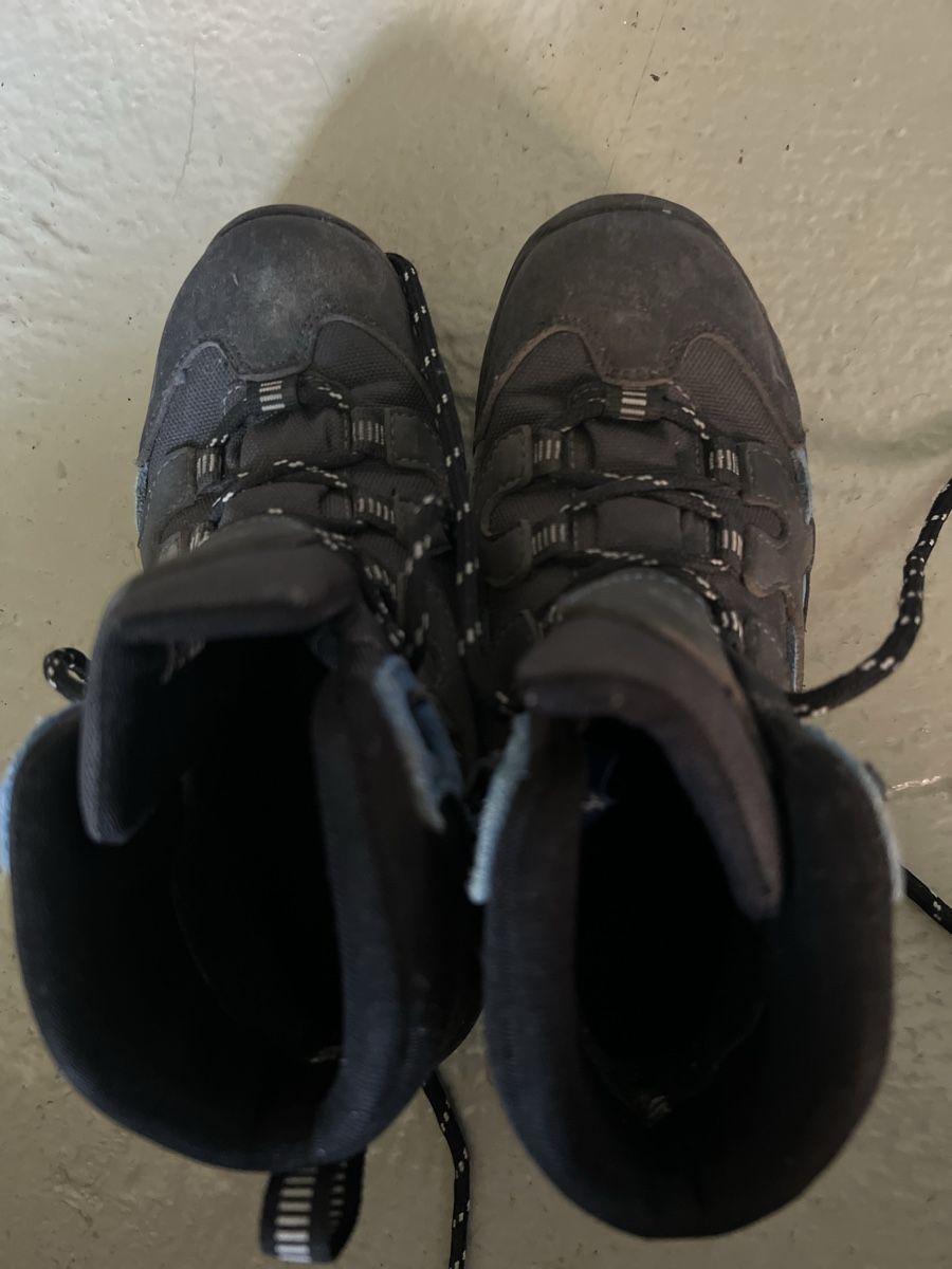 Mckinley Scarpe per ragazzi: Wanderschuhe Gr. 33 – Usato da Ruggell venduto da Matrix026