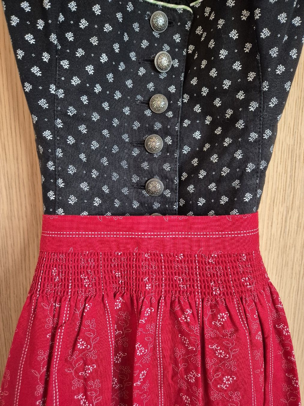 Vestiti: Schwarzes Dirndl mit zwei Schürzen – Usato da Balzers venduto da BeScha88 6
