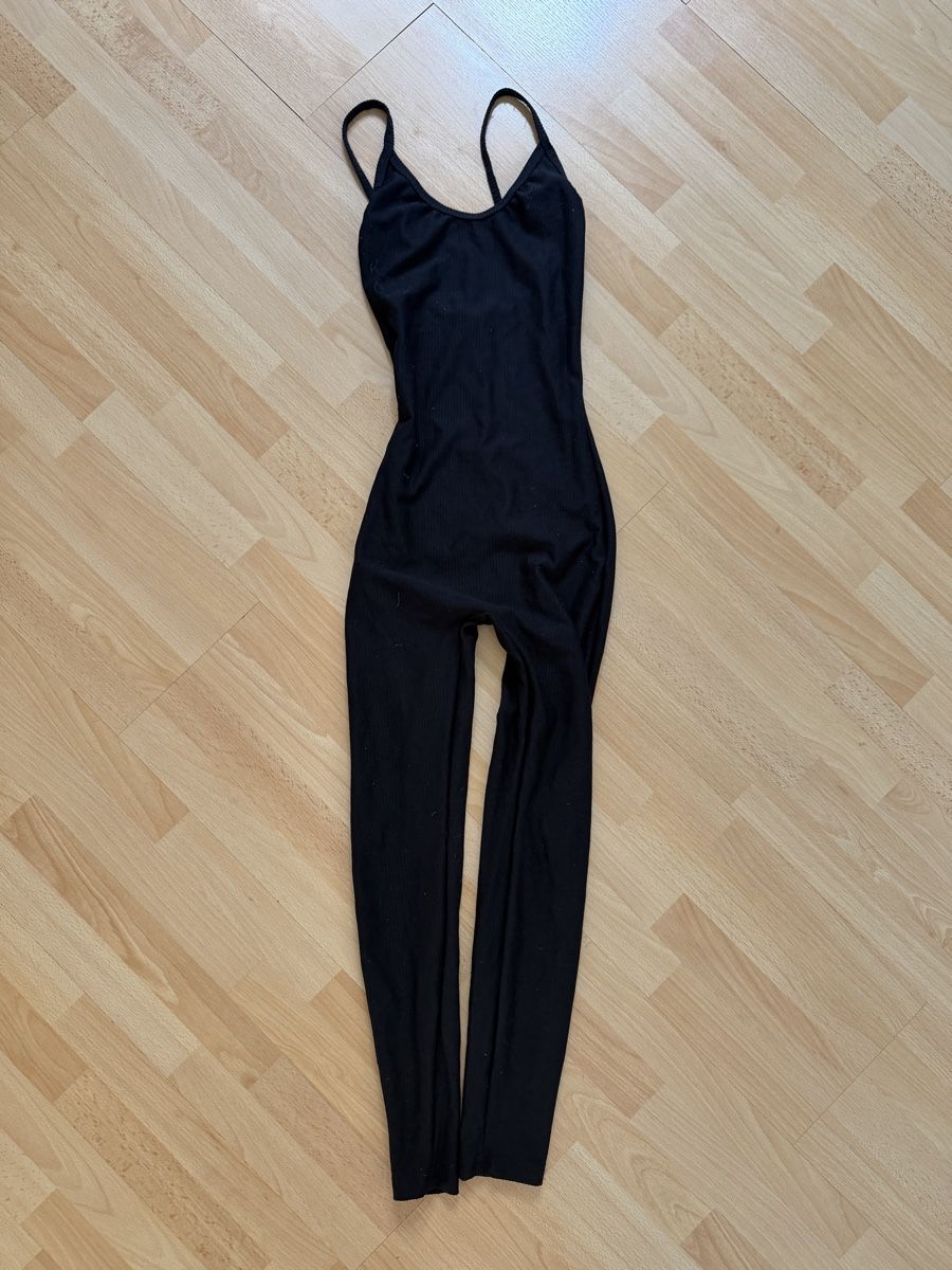 Jumpsuits: Bodysuit black spaghetti straps for workout size small – D'occasion à Zürich par Rochfordevelyn