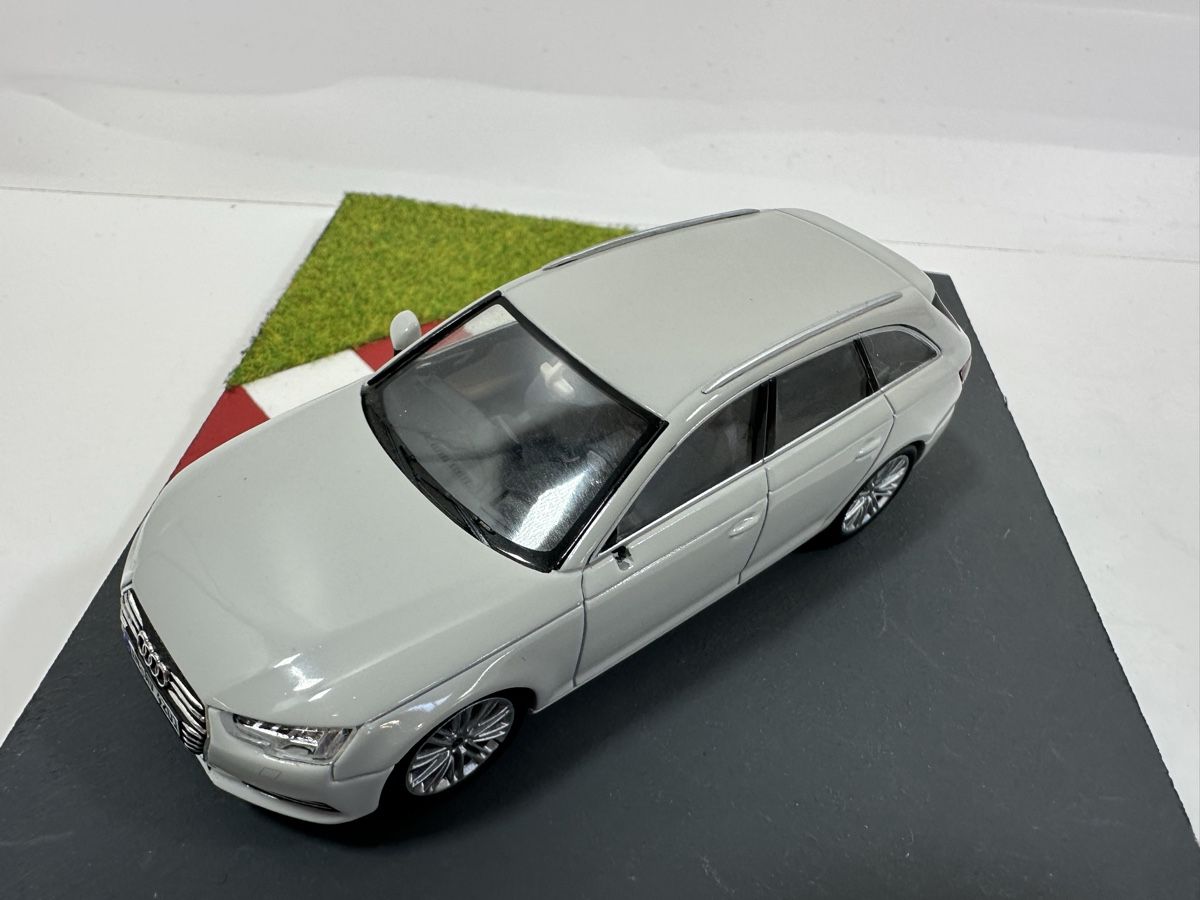 Spark Modellautos: Audi A4 Avant 1:43, SPARK – Gebraucht aus Zofingen von rf9_x2xt 1