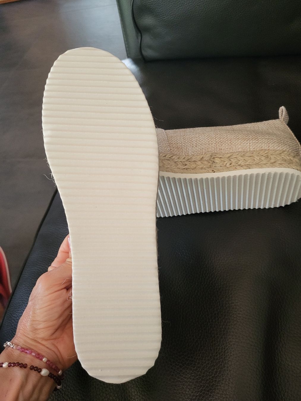 Scarpe da donna: Espadrilles beige à paillettes dorées – Nuovo (secondo la descrizione) da Aproz (Nendaz) venduto da mar_zxm9 1