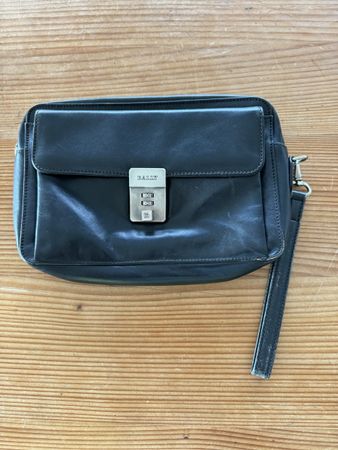 Bally Clutch / Handgelenktasche aus Leder,