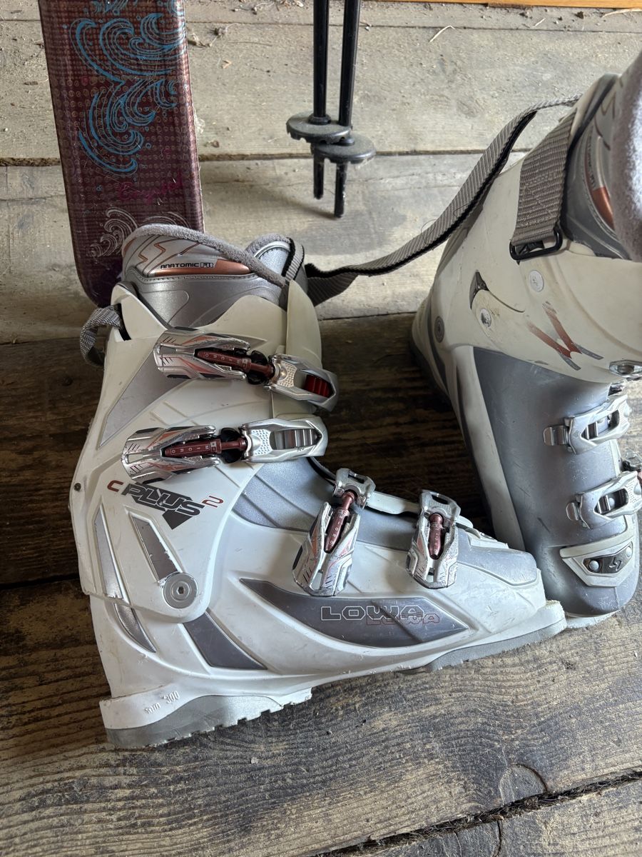 Sci: Skis chaussures et bâtons – Usato da Neyruz-sur-Moudon venduto da Flachouille 1