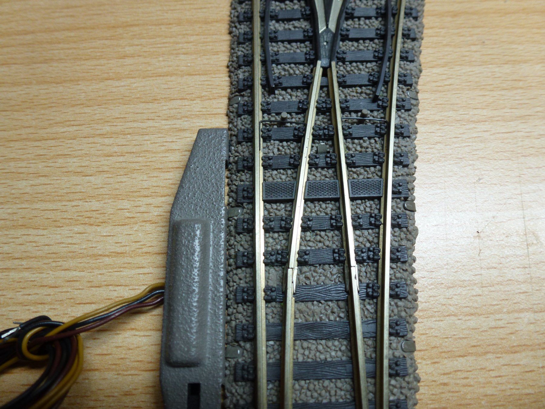 Fleischmann Modellini di ferrovie: Fleischmann H0 Profigleis Weiche rechts 6140 mit Antrieb – Usato da Hombrechtikon venduto da Se9 2