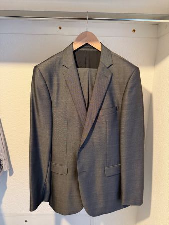 Strellson Anzug. Spezielles Design aus Seide und Wolle.