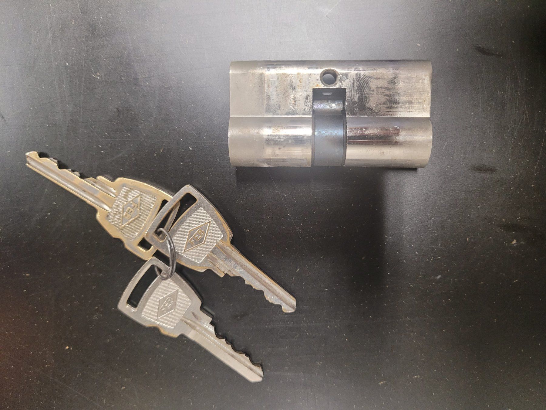 Altri prodotti elettronici: Cylindre 60mm avec 3 clefs – Usato da Courtaman venduto da Bluejazz
