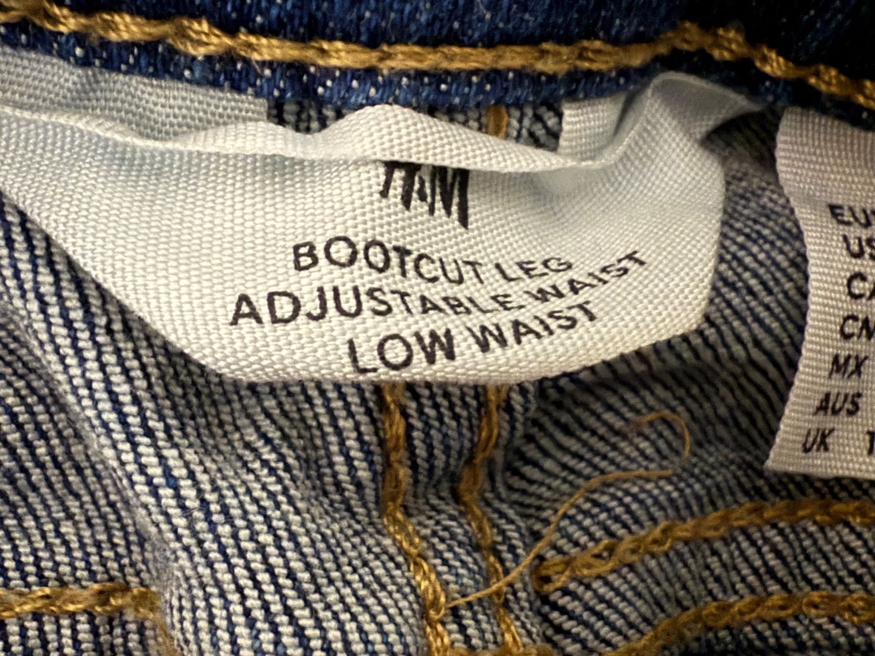H&M Hosen: H&M Jeans Bootcut, Grösse 146, Top Zustand – Gebraucht aus Hundwil von Sandysan1702 2