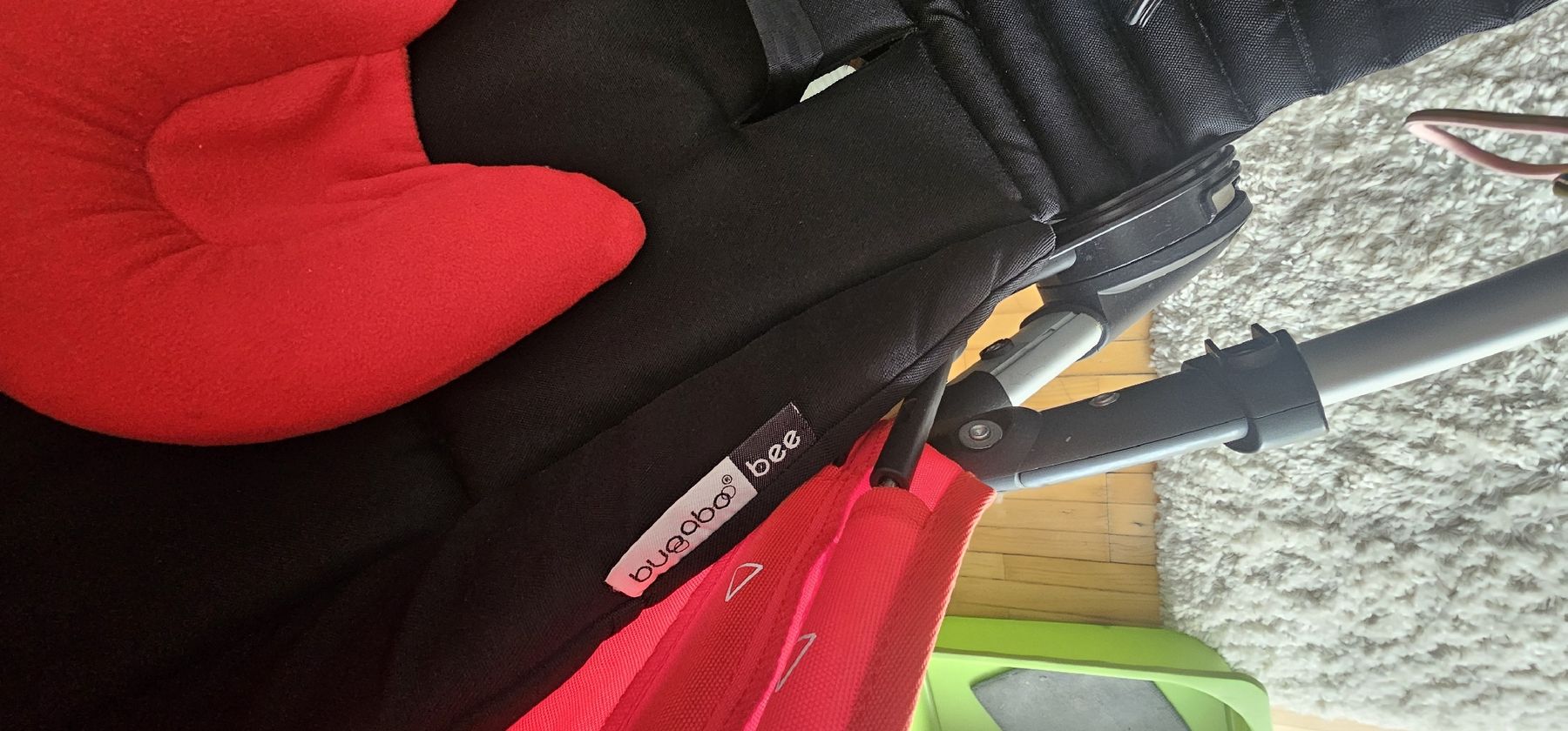 Bugaboo Kinderwagen: Bugaboo Bee Kinderwagen mit Zubehör, Rot Schwarz – Gebraucht aus Riedikon von Winter21. 3