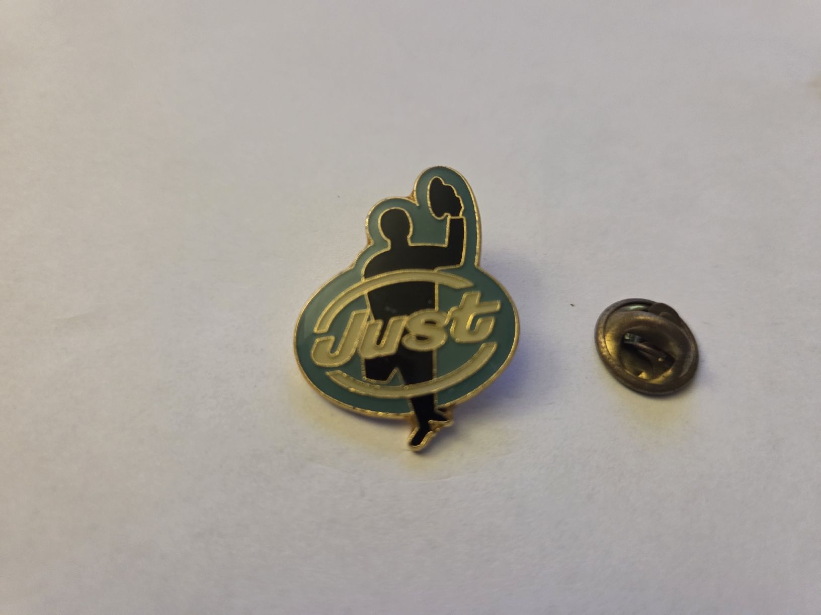 Placchette & Badge: Pin's Just – Usato da Territet venduto da Cenh