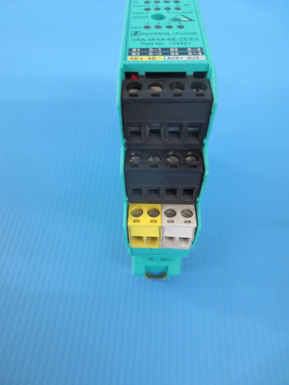 Sistema di controllo: Pepperl+Fuchs VAA-4E4A-KE-ZE/E2 ASi  AS-interface Sensorbox – Usato da Sulz LU venduto da Elektrofachverkauf 2