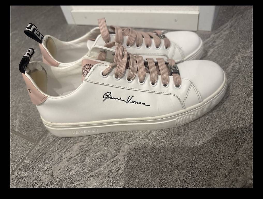 Damenschuhe: Versace Damensneakers, Gr. 39 mit Box – Gebraucht aus Wiesendangen von Aleksad