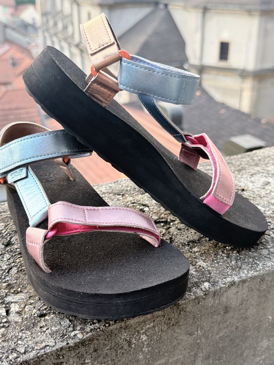 Teva Chaussures femmes: Sandali Teva Original Universal Platform 39 multicolore – D'occasion à Bellinzona par bul_mvy5 1