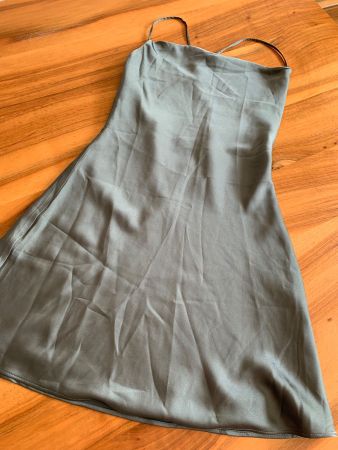 ABERCROMBIE & FITCH grünes Satinkleid Spaghetti Träger XS