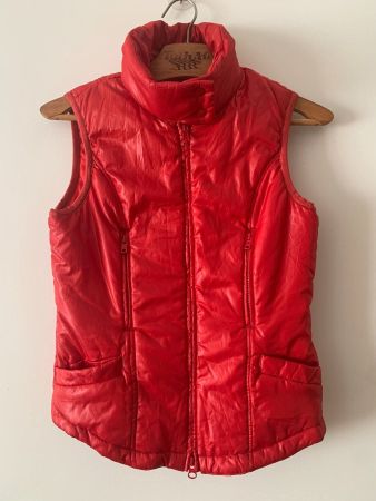 Rotes Gilet, United Colors Of Benetton