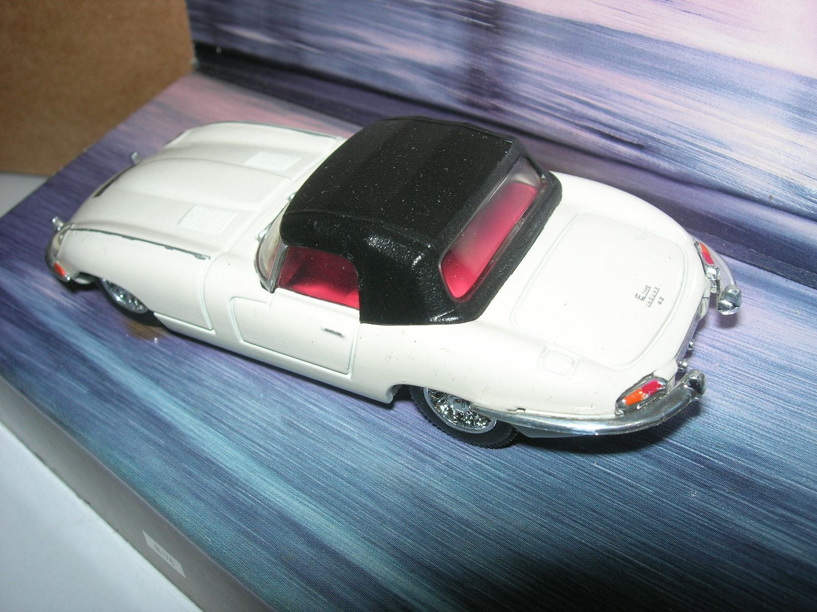 Jaguar Modellini d'auto: Jaguar E Type  Soft Top ° Corgi 1:43 – Nuovo e nell'imballaggio originale da Hornussen venduto da Amw 1