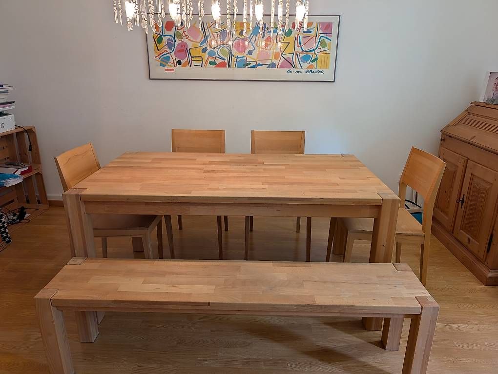 Set de table et chaises: Esstisch mit 4 Stühlen und einer Bank – D'occasion à Bern par sim_zzs9