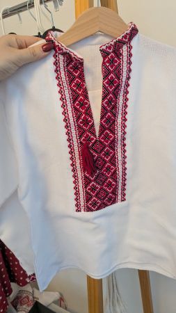 Ukrainisches Kinderhemd Stickerei Gr. 98/104 weiss rot