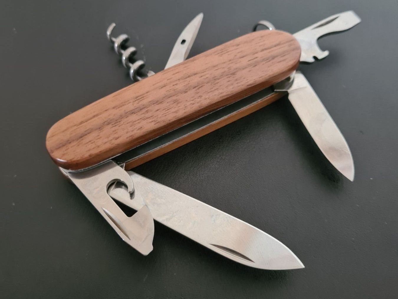 Victorinox Coltelli tascabile: Victorinox Taschenmesser mit Holzgriffschalen – Usato da Bern venduto da Respirit
