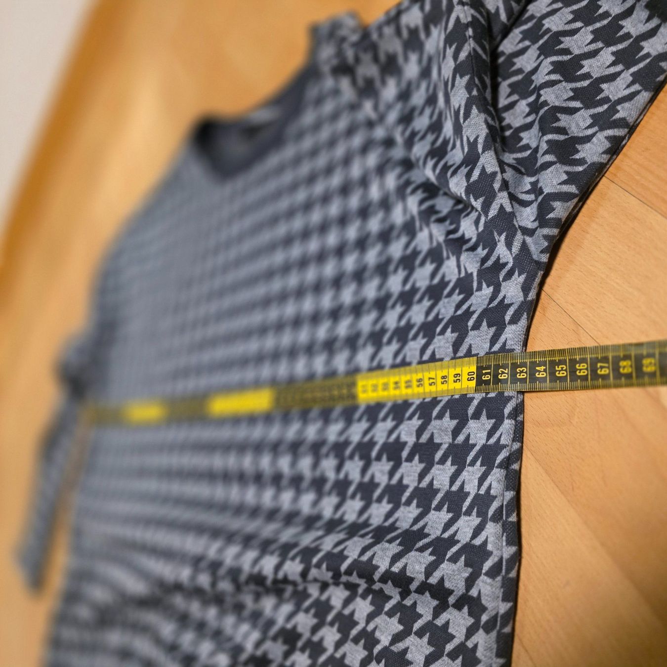 Pullover & Sweatshirts: Pullover mit Hahnentrittmuster – Tchibo Essentials XL – Gebraucht aus Wald ZH von CapLux 9