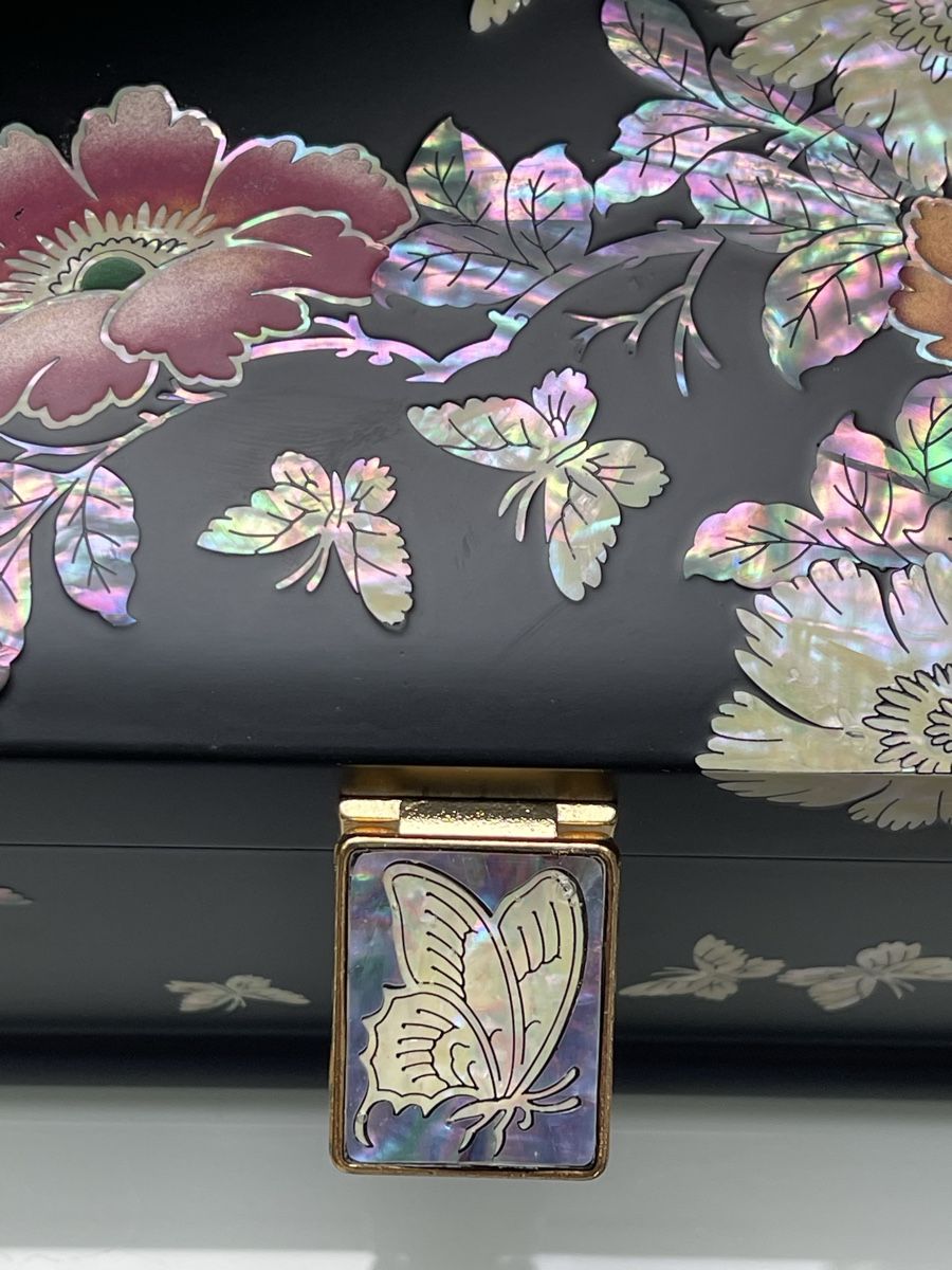 Cassapanche: EXKLUSIVE HANDGEFERTIGTE LACK-SCHATULLE MIT PERLMUTT-INLAY – Nuovo (secondo la descrizione) da Winkel venduto da Glamour-Style 5