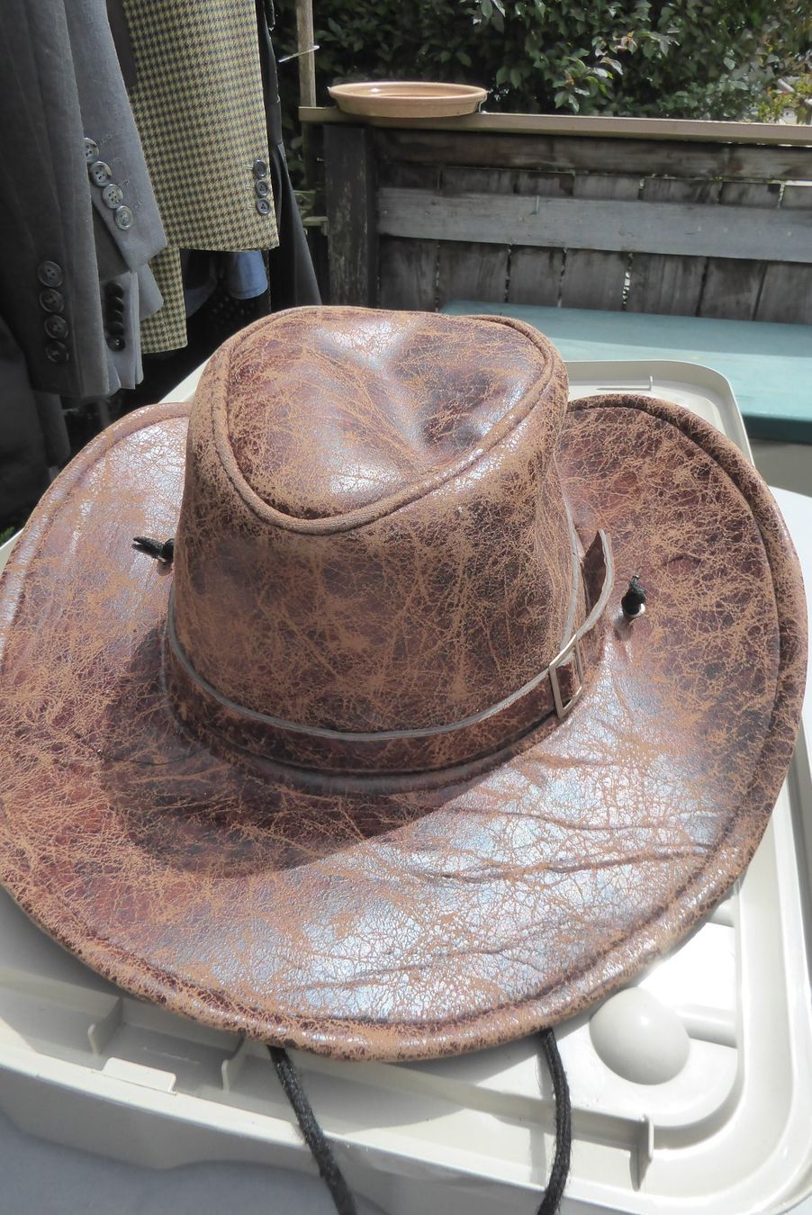 Hüte, Mützen & Caps: Cowboy Hut Lochlänge 21cm – Gebraucht aus Sargans von Benziner