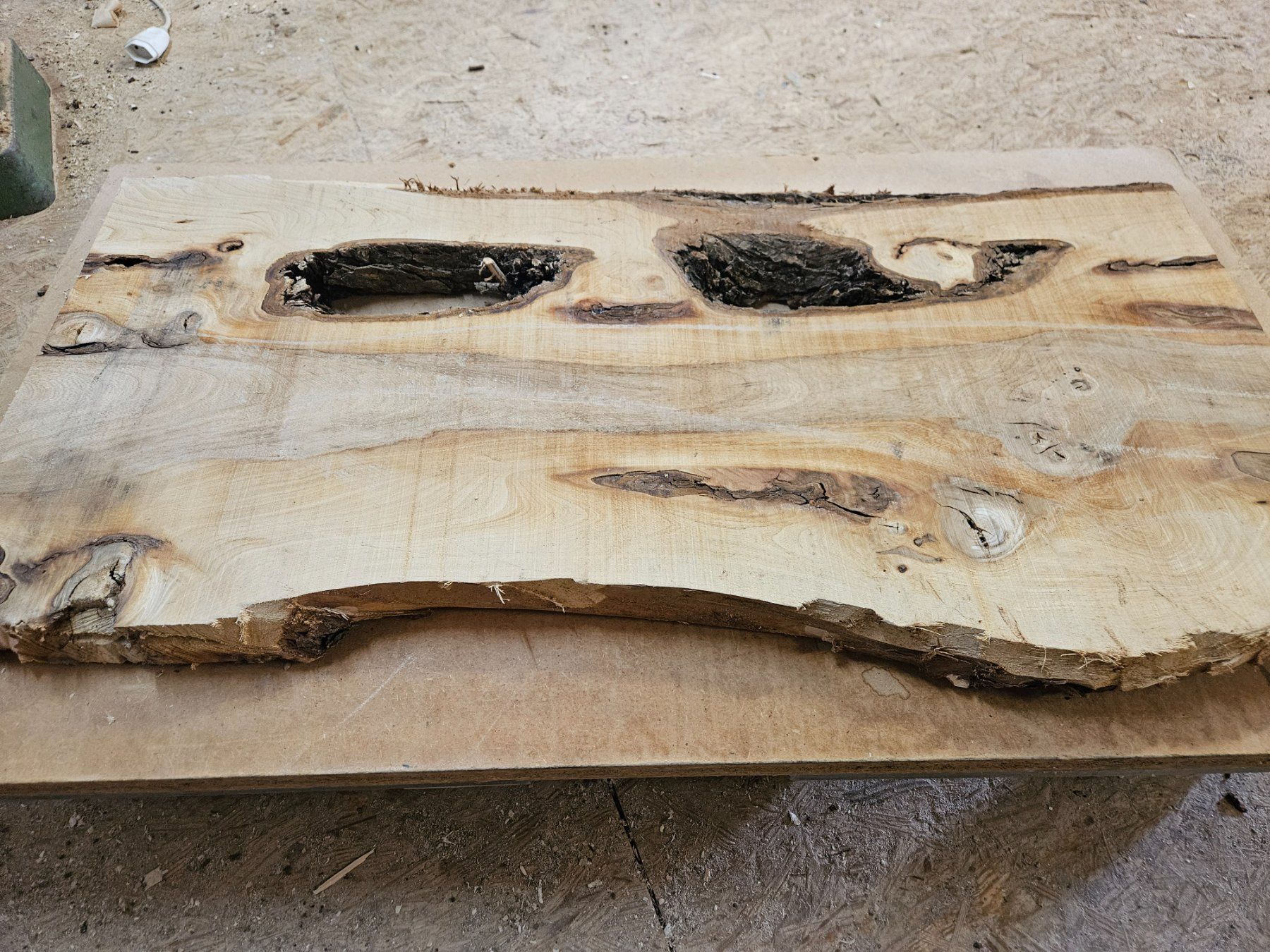 Articoli in legno: Ulmen Holzbrett – Nuovo (secondo la descrizione) da Schangnau venduto da egli6.2 4