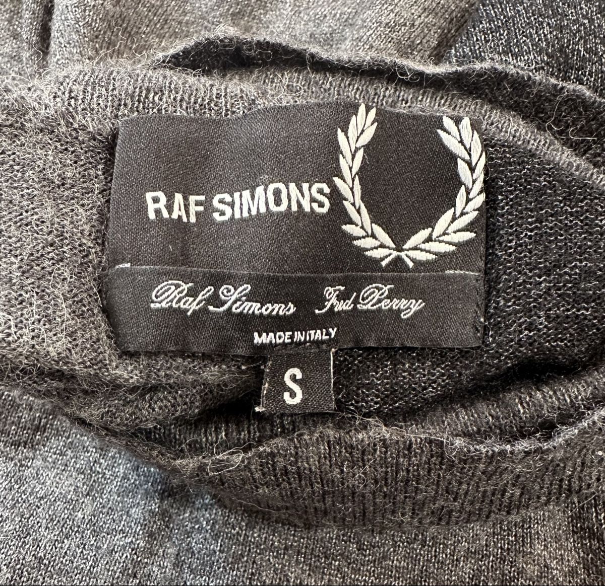 Fred Perry Pulls & Sweat-shirts: Raf Simons x Fred Perry  – D'occasion à Pfäffikon ZH par Nataliia. 1