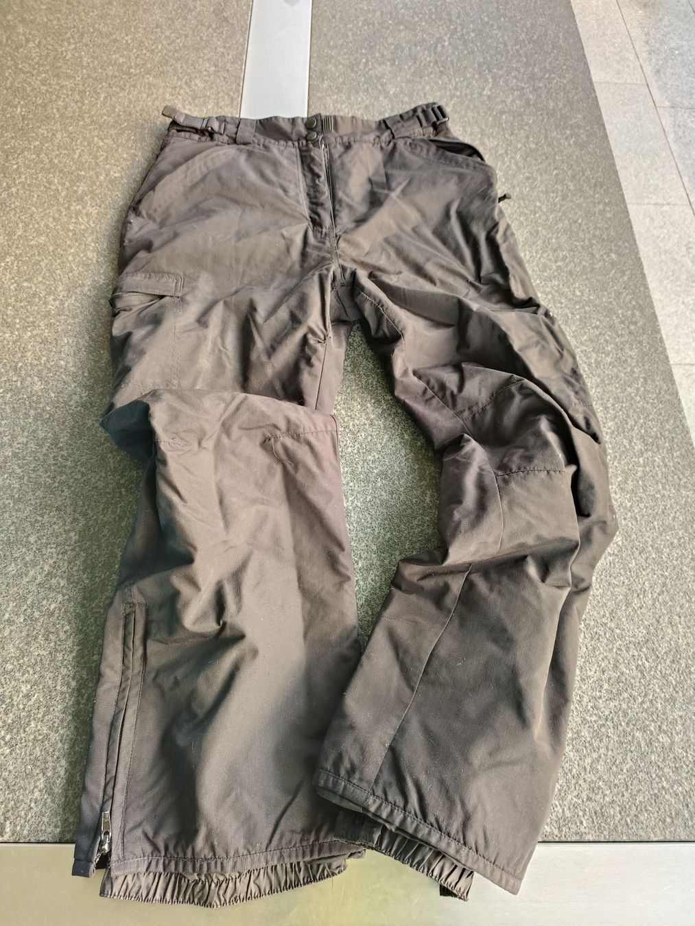 Pantaloni: Schwarze Skihose Extend Grösse 38 – Usato da Bremgarten AG venduto da Davidiusi