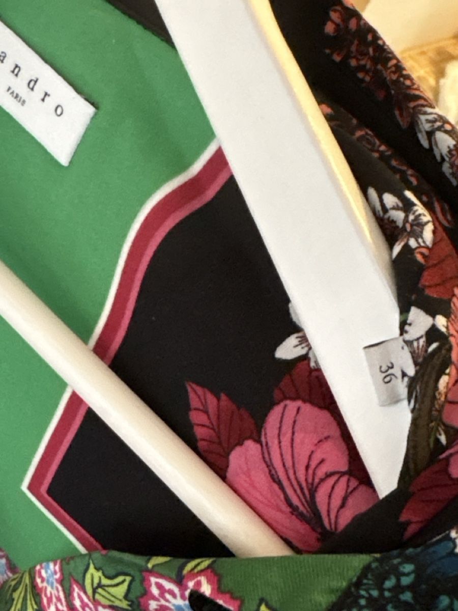 Sandro Kleider: Sandro Kleid mit Blumenmuster Grösse 36FR – Gebraucht aus Luzern von One0911 4