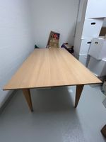 Eleganter Esstisch Holz von Pfister
