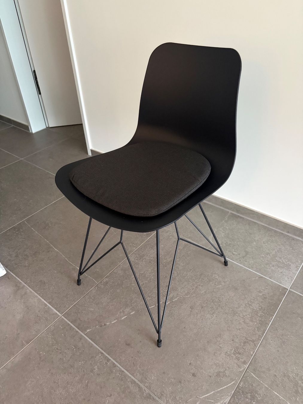 Pfister Set di tavolo e panche: Esstisch Eiche massiv mit Stühlen – Usato da Holzhäusern ZG venduto da Shop013 3