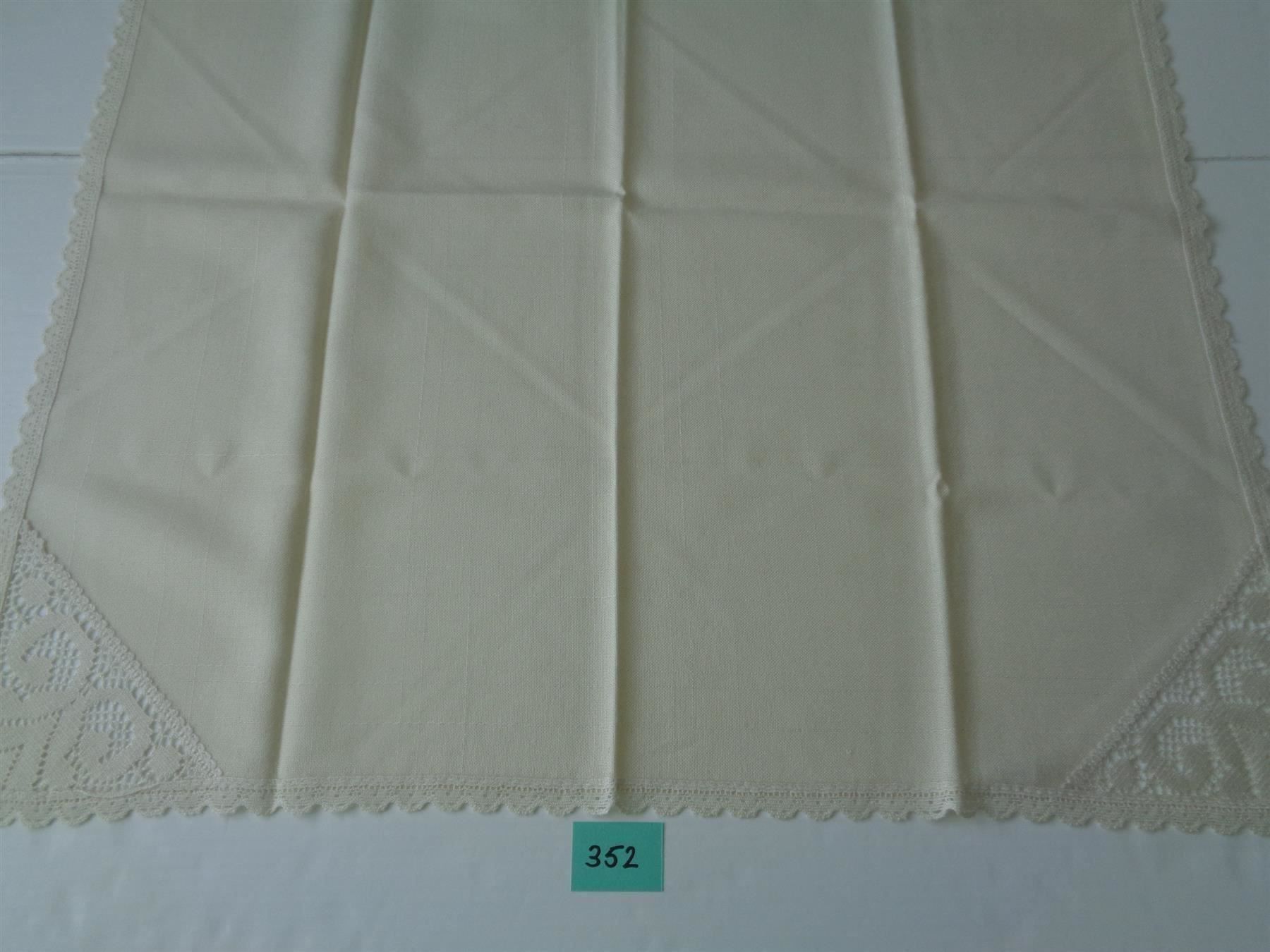 Decken: Tischdecke beige 79x79 cm. Polyacryl – Gebraucht aus Chur von omonia