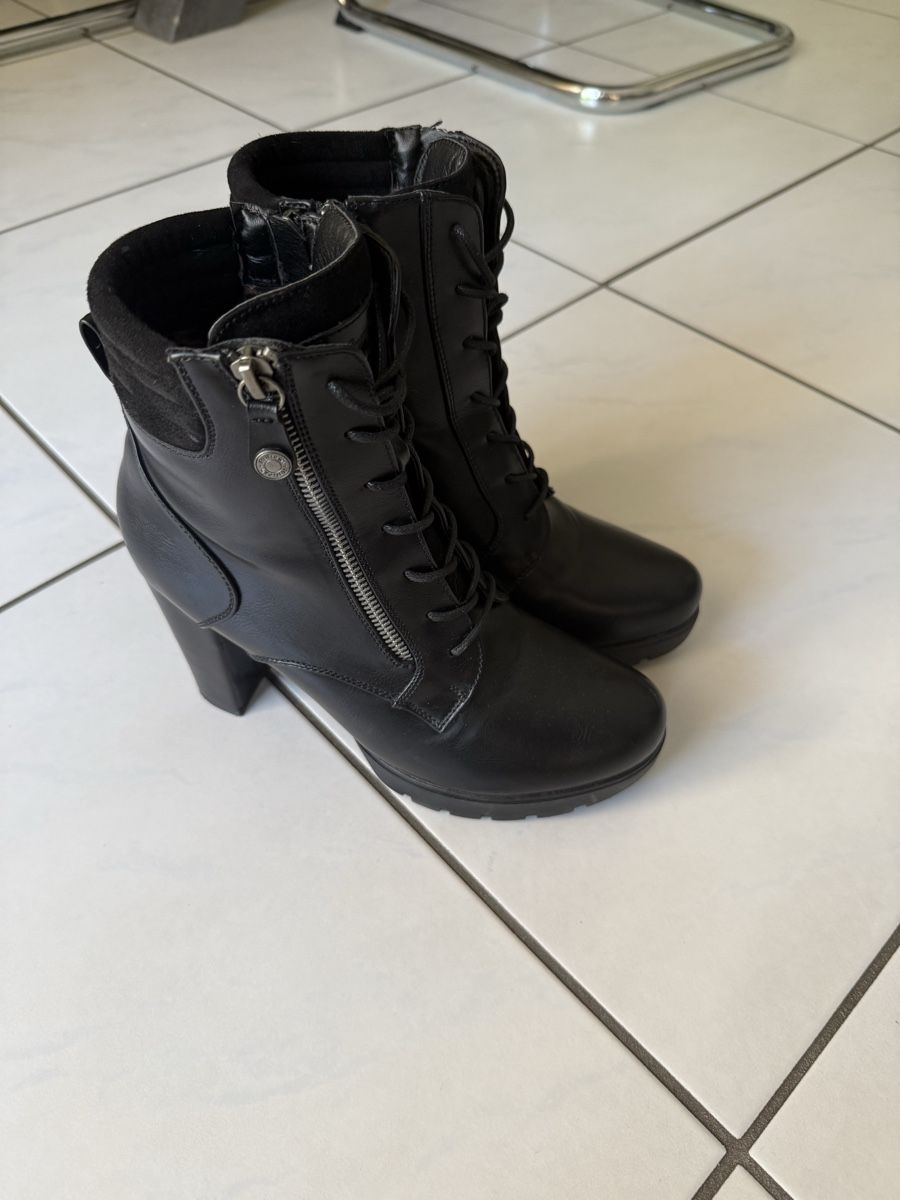 Chaussures femmes: Stiefeletten Refresh schwarz Grösse 39 neuwertig – D'occasion à Port par deadtree 1