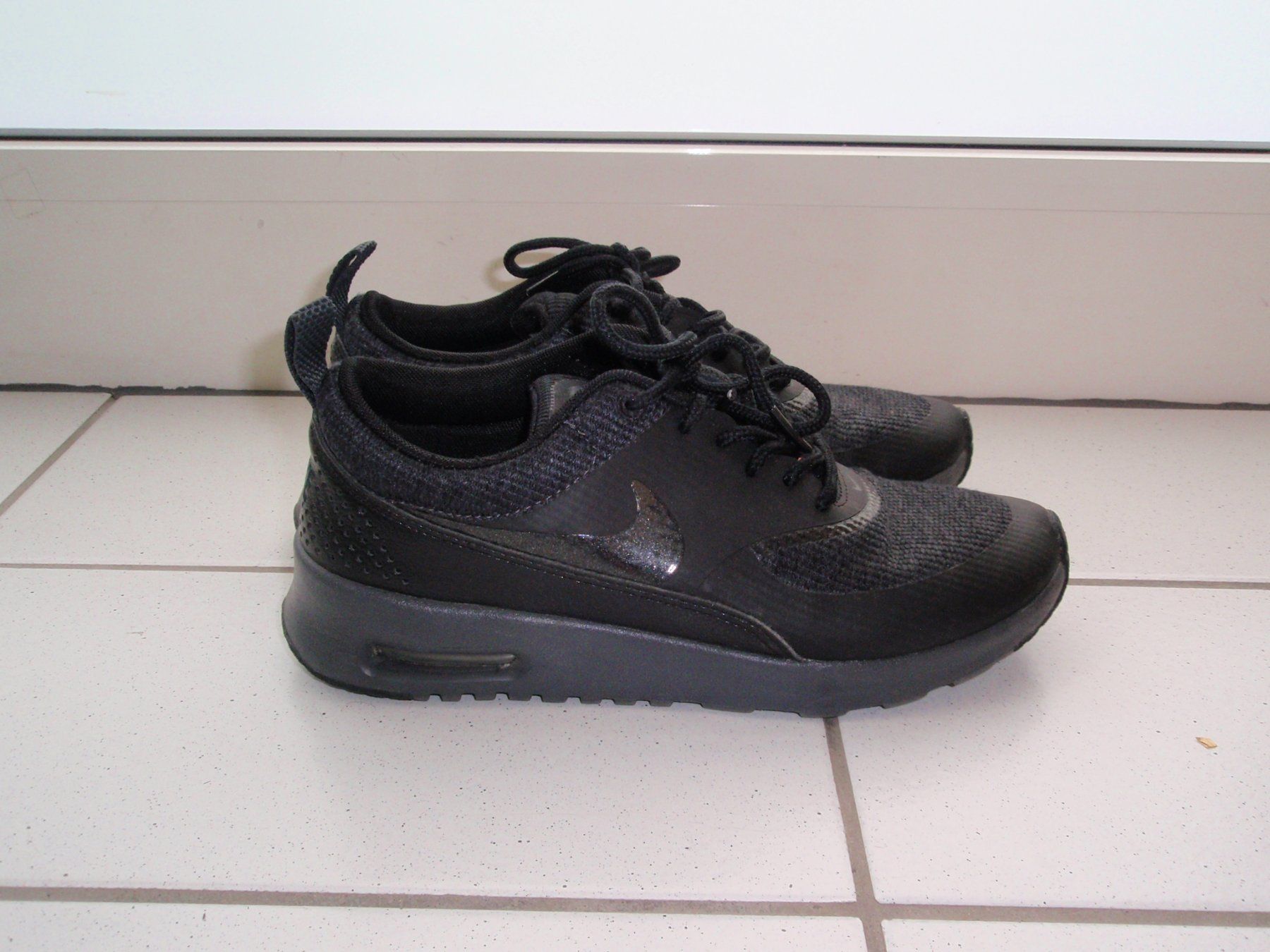 Nike Scarpe per ragazze: Nike Air Max Thea Sneaker Grösse 35.5 – Usato da Basel venduto da fafa68