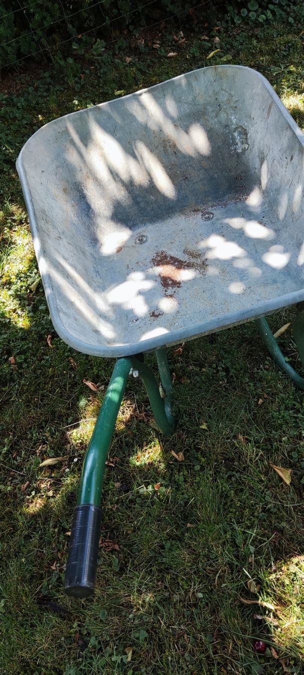 Carriole: Schubkarre Metall grün einrad gebraucht – Usato da Grenchen venduto da Boogie10 3