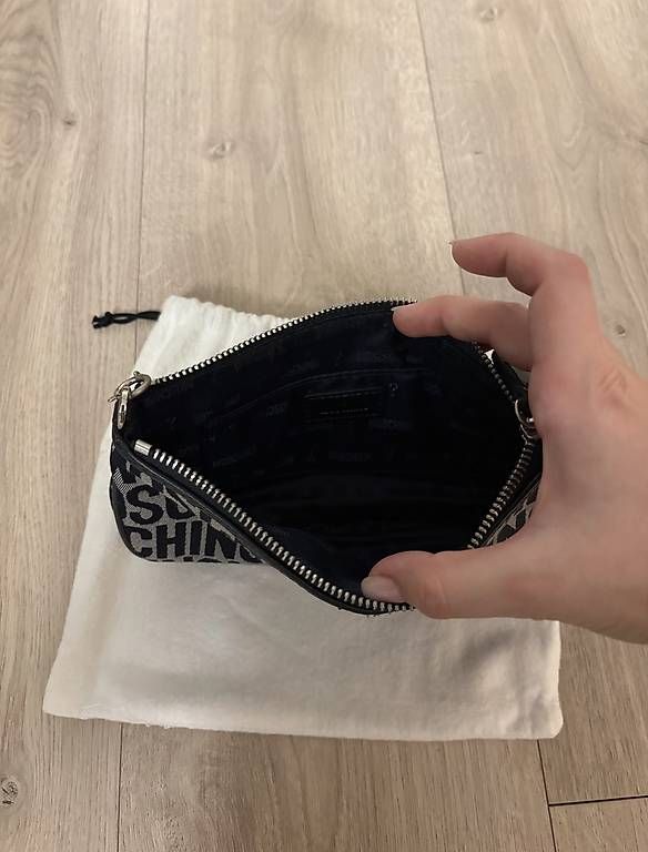 Moschino Taschen für Damen: BORSA A TRACOLLA MOSCHINO PICCOLA NERA – Gebraucht aus Mesocco von giu_6rgd 1