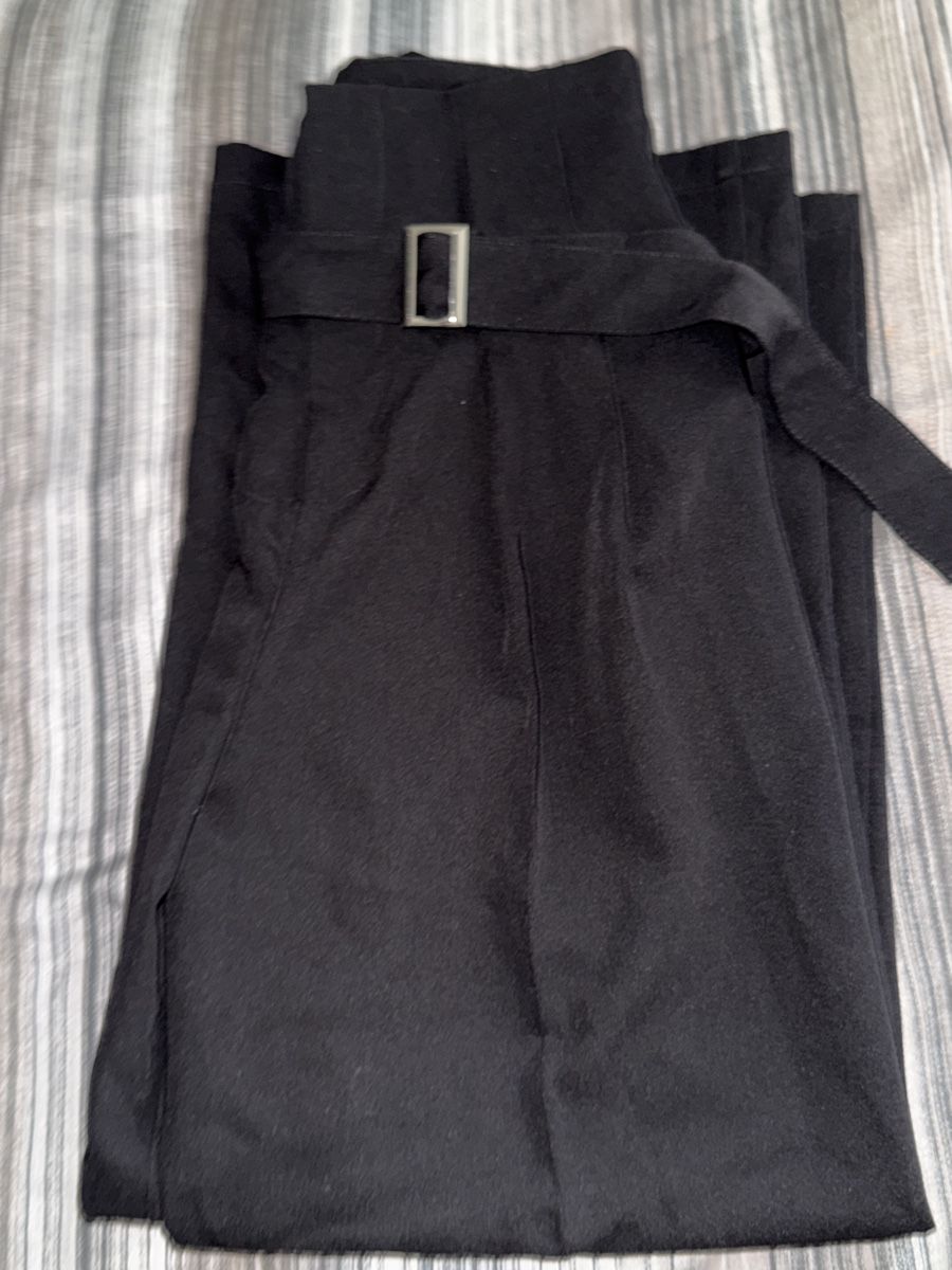 Pantaloni: Schwarze Culotte-Hose mit Gürtel – Usato da Schlieren venduto da kle_dis 1