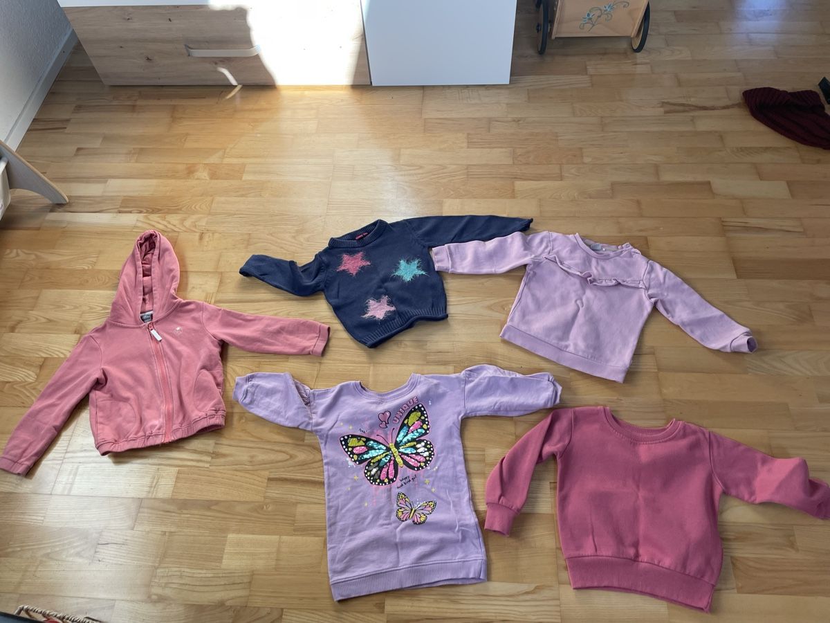 Pulls et sweat-shirts: Pullover Paket – D'occasion à Full-Reuenthal par Mimi_1986 1
