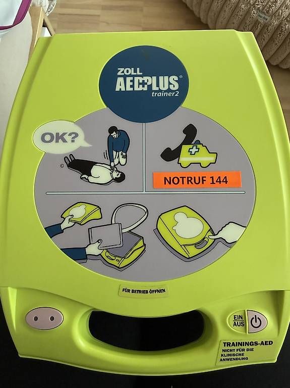 Attrezzature mediche: Defibrillator Zoll AED Plus® Trainer – Usato da Regensdorf venduto da Jessicamirandakoller 1