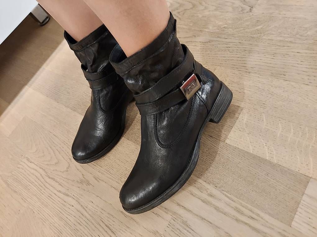 Chaussures femmes: Stiefeletten gr37 Nero Giardini – D'occasion à Hunzenschwil par Jonny-88 2