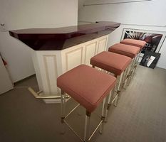 Bar mit 4 Stühlen
