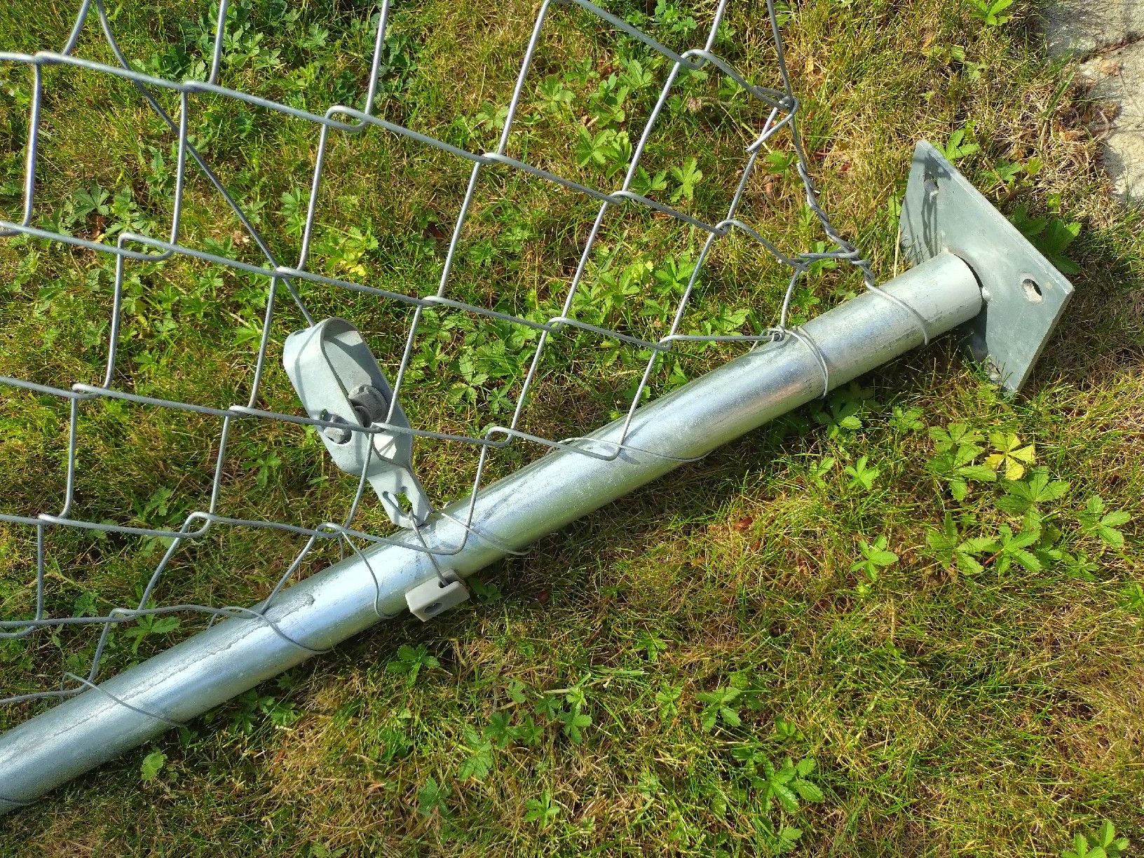 Clôtures: Zink-Maschendrahtzaun-Element mit Stützen, 5m lang. – D'occasion à Oftringen par takumivegas 3