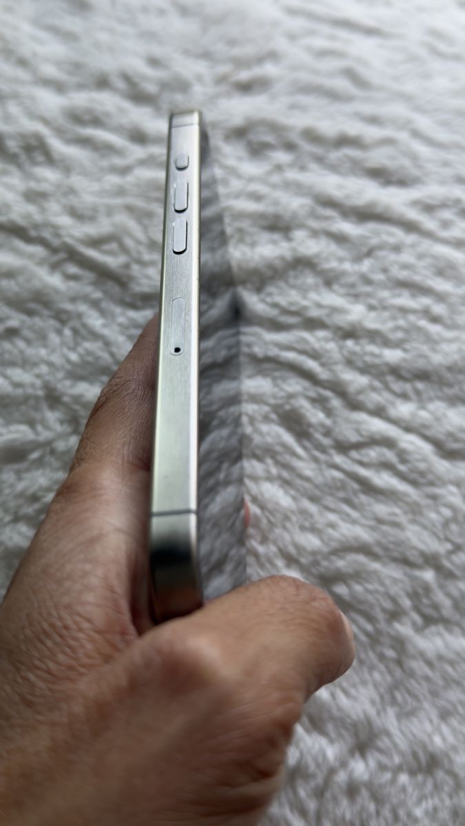 Apple Telefoni cellulari / Smartphones: iPhone 15 pro 128Gb – Usato da Lausanne venduto da Edelweiss_77 4