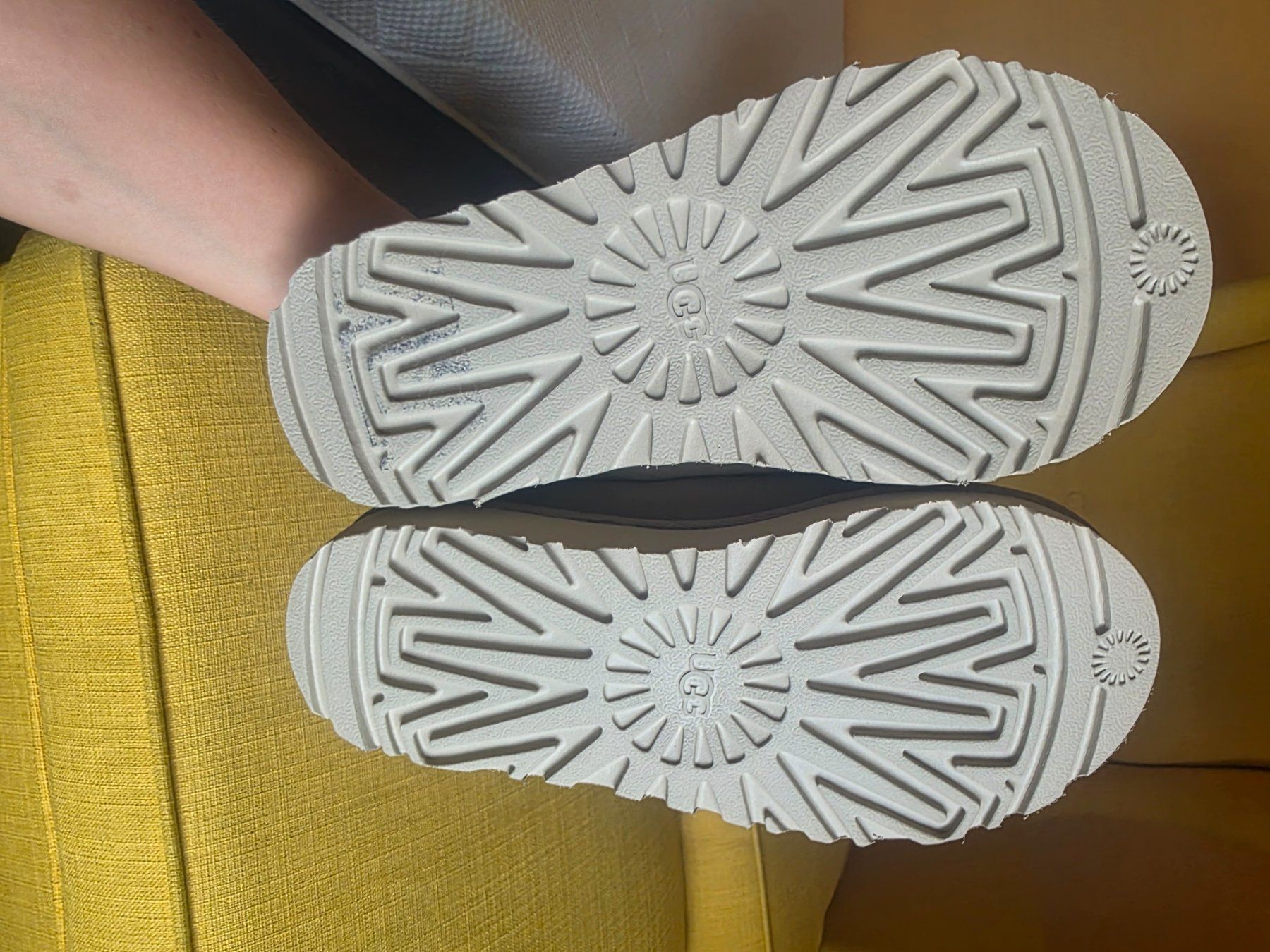 Ugg Chaussures femmes: UGG Hausschuhe neuGrösse 36 – Neuf (Voir description) à Wichtrach par Elenagonzi 4