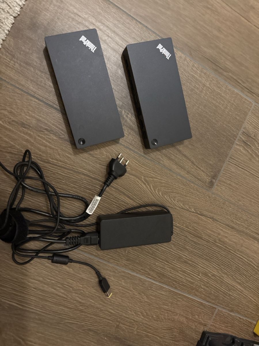 Lenovo Dockingstation: 2 ThinkPad Docking Station 40AY – Gebraucht aus Hochdorf von lune25