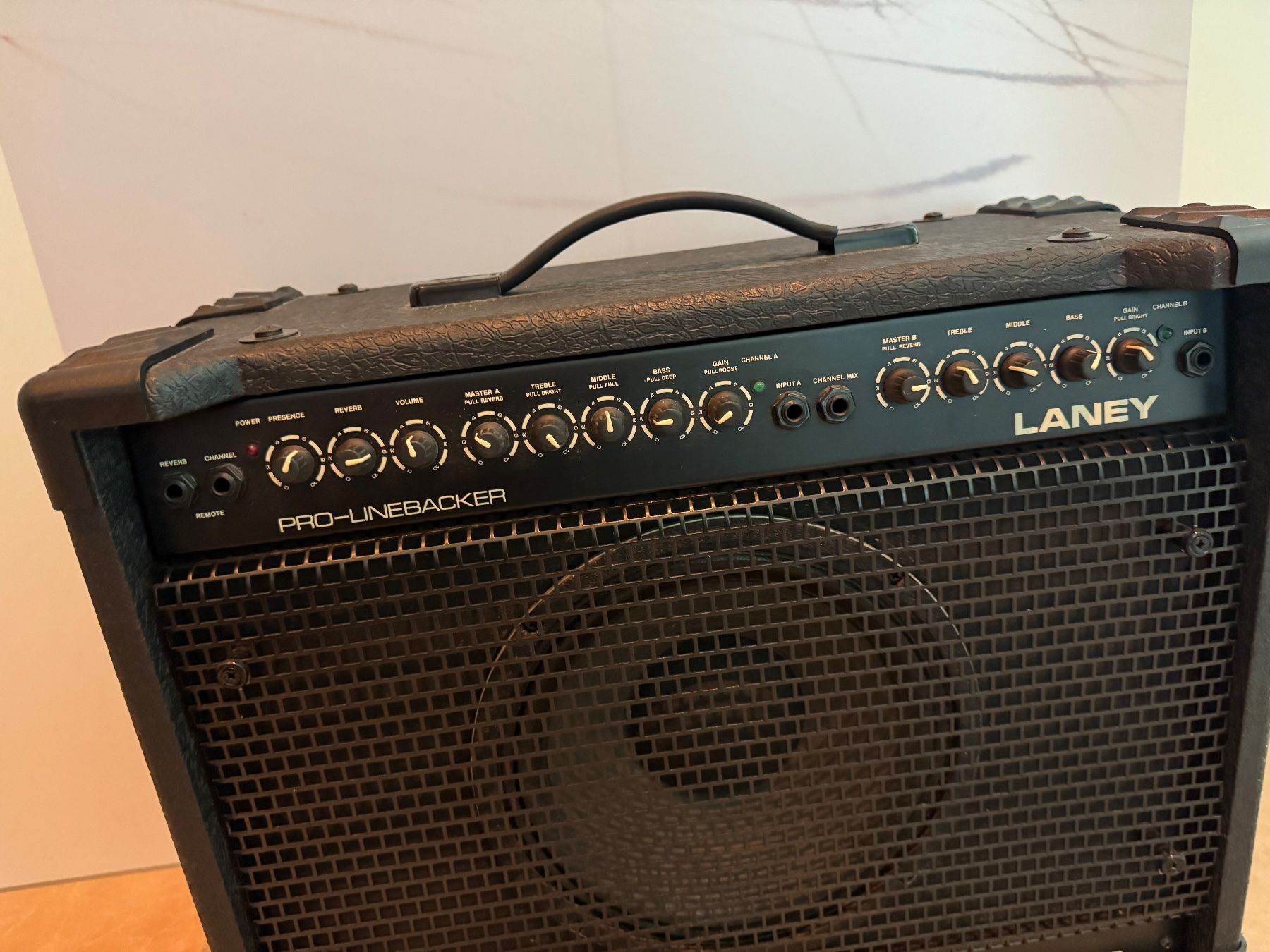 Laney Amplificatori: Gitarrenverstärker Laney 60W – Usato da Höri venduto da Swisschocolate 1