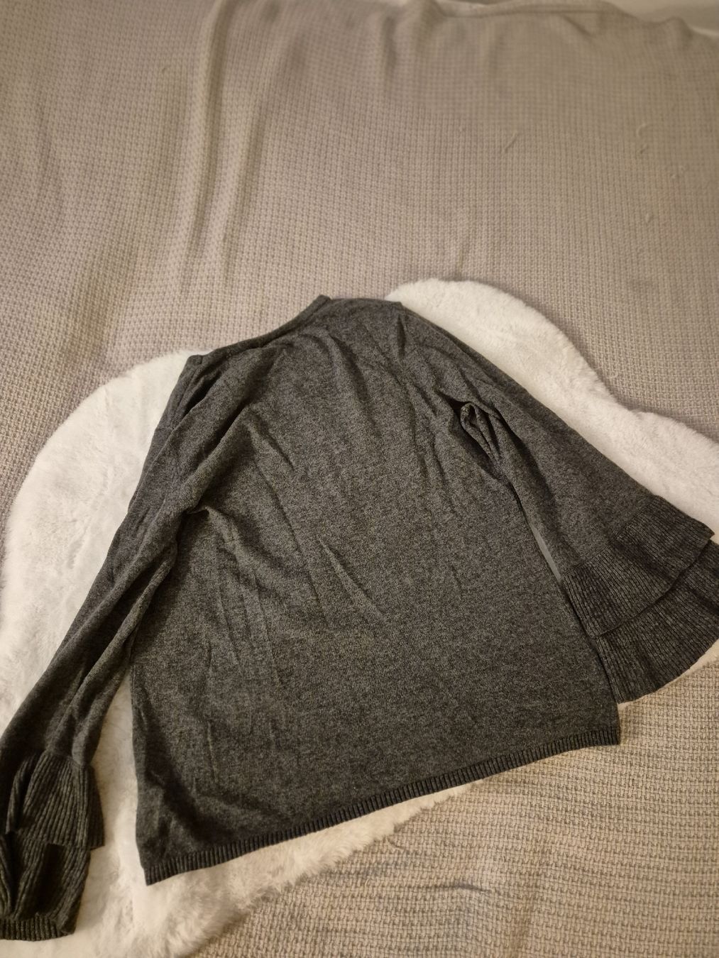Maglioni & Felpe: Pullover, Gr. S, Grau, mit Perlen Details – Usato da Romanshorn venduto da Enilec02 2