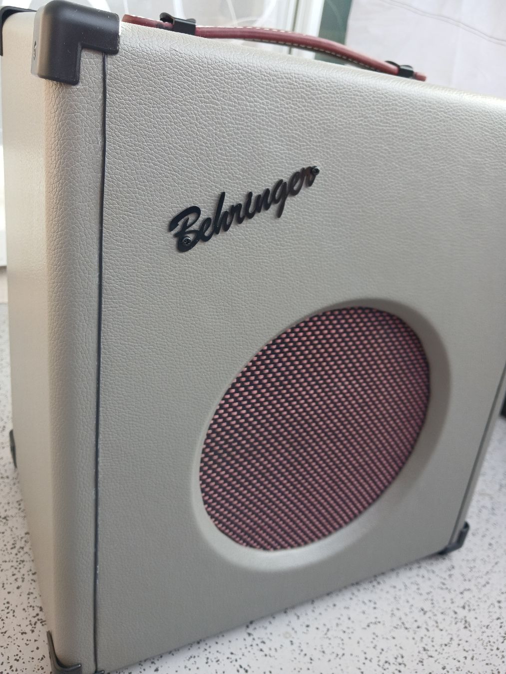 Behringer Amplificatori: Ampli bass Behringer Thunderbird B-108 customised – Usato da Penthalaz venduto da Allgoodsuisse