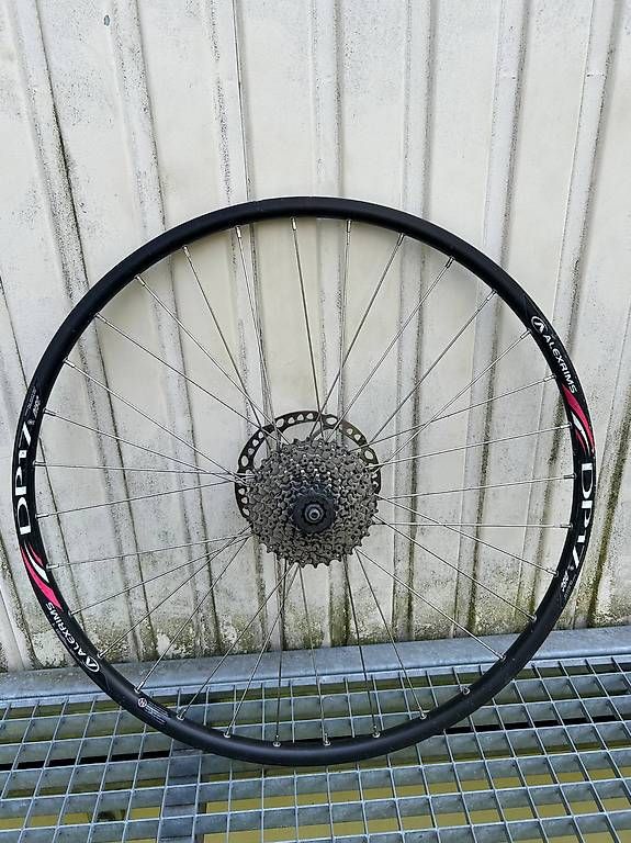 Shimano Pezzi di ricambio: Hinterrad 26" MTB + 9-fach Kassette + Bremsscheibe – Usato da Zürich venduto da mozii